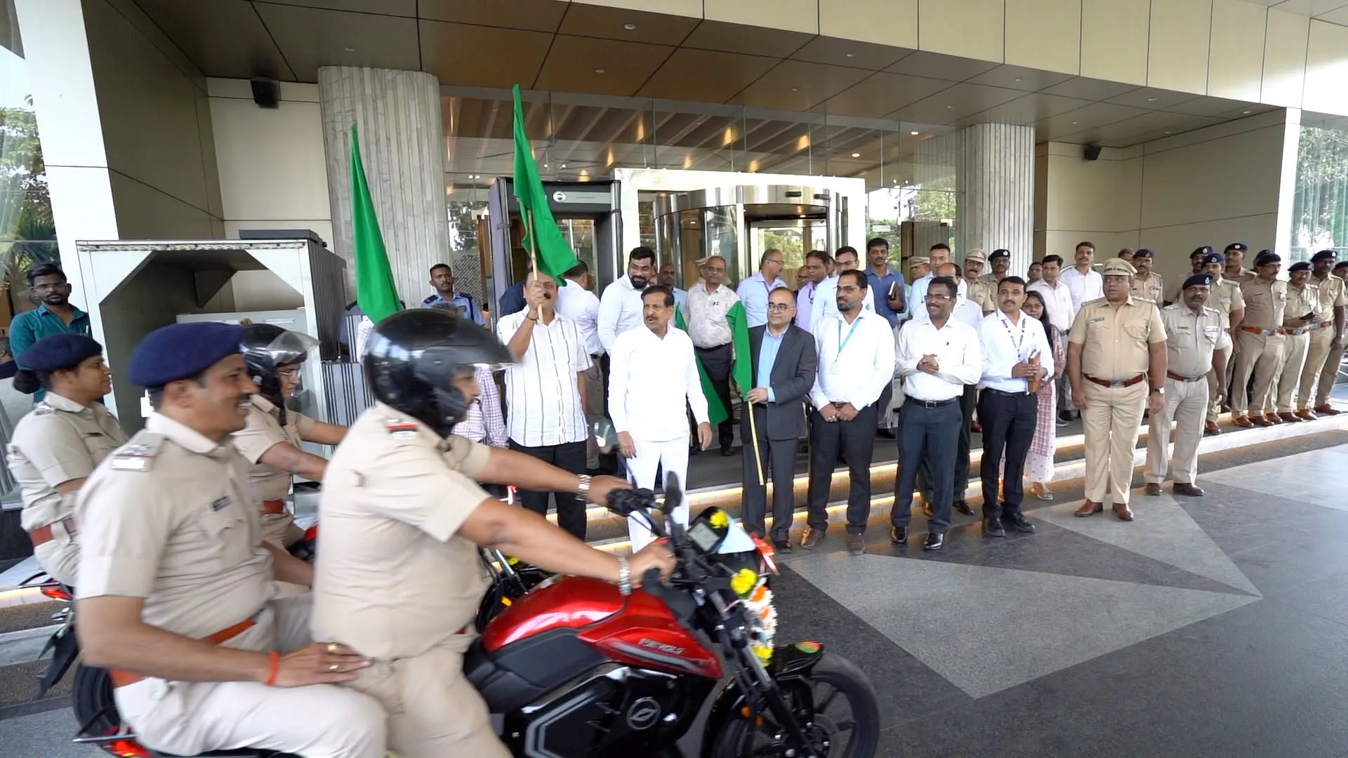 Aajchi Navi Mumbai | फ्लेमिंगो अभयारण्याच्या गस्तीसाठी 10 इलेक्ट्रिक बाईक्स