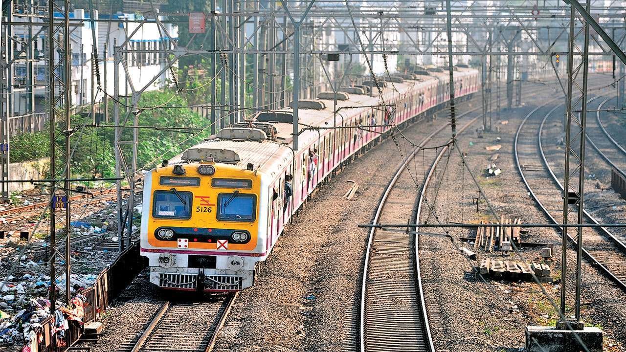 Aajchi Navi Mumbai | मध्ये रेल्वेची लोकल फेर्‍यात वाढ