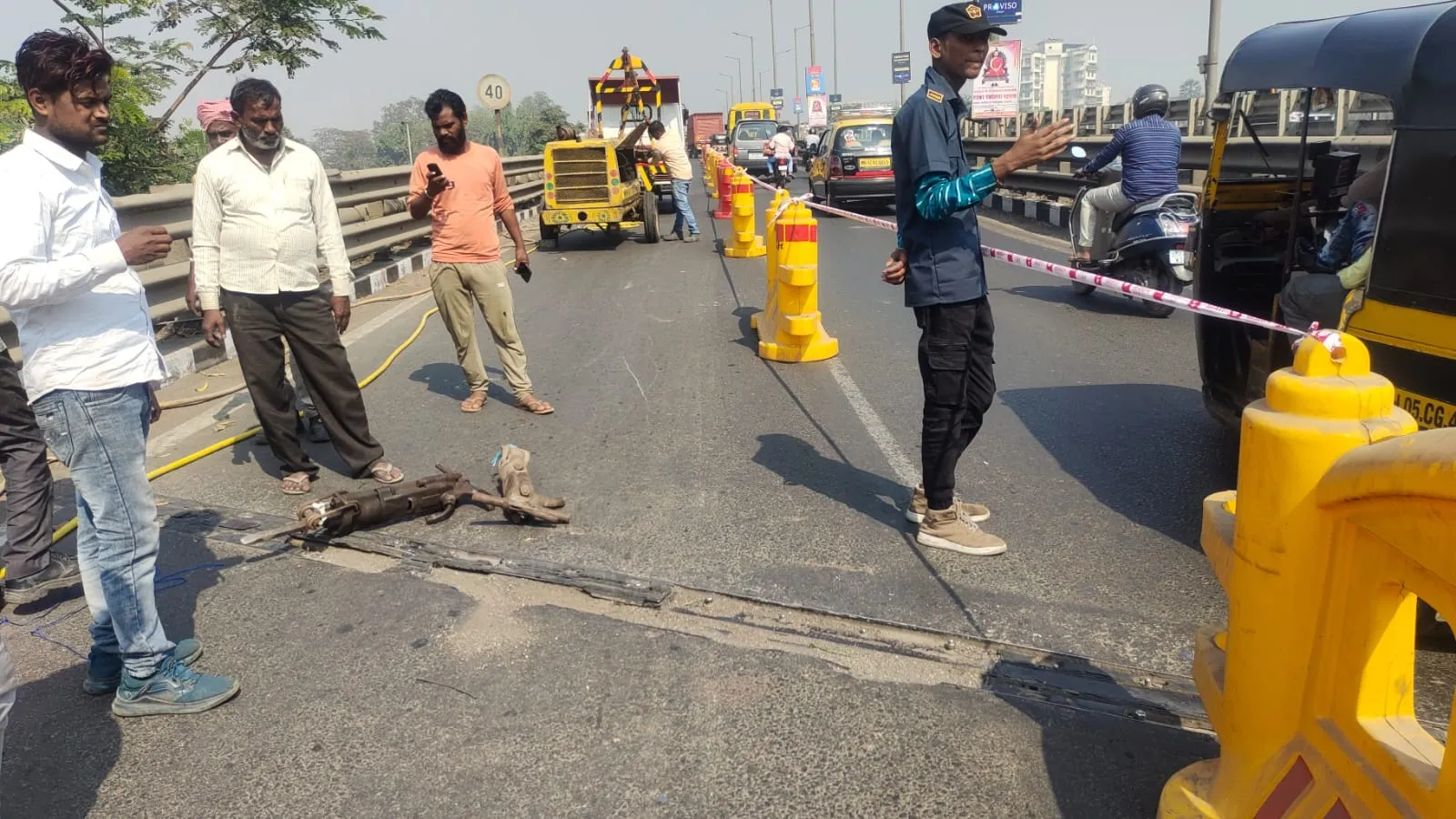 Aajchi Navi Mumbai | ठाणा नाक्यावरील पुलाची दुरुस्ती सुरु