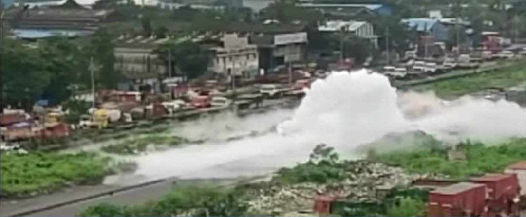 Aajchi Navi Mumbai | मुंब्रा-पनवेल महामार्गावर टँकर मधून गॅस गळती