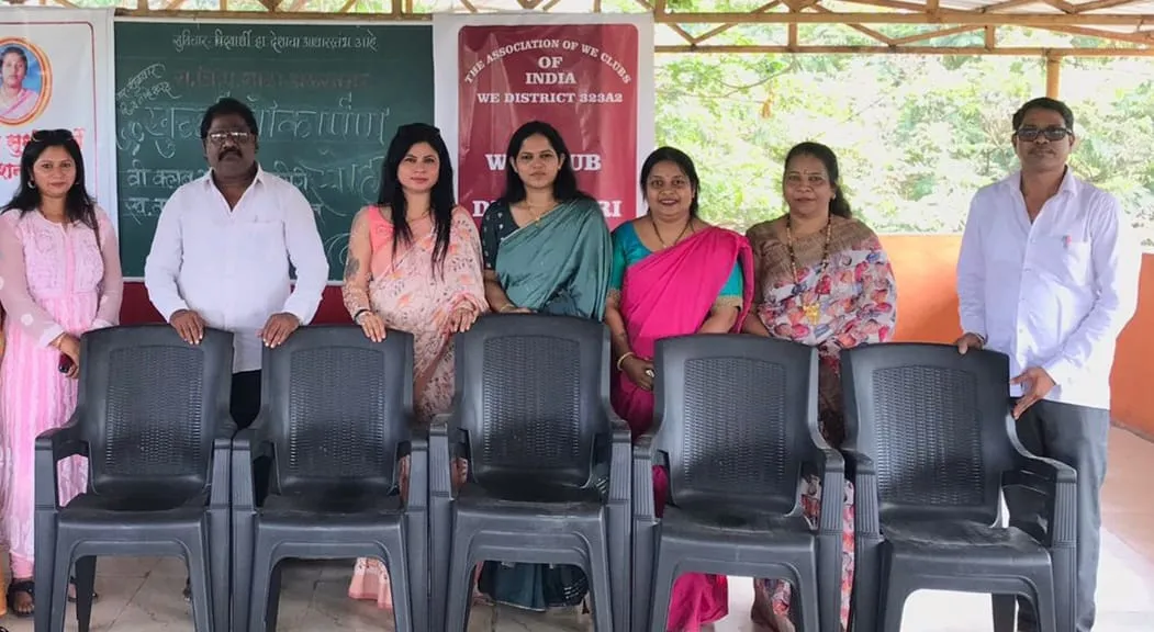 Aajchi Navi Mumbai | डाऊर नगर शाळेस 50 खुर्च्यांची भेट