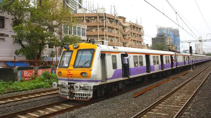 Aajchi Navi Mumbai | दर दोन मिनिटांनी धावणार लोकल