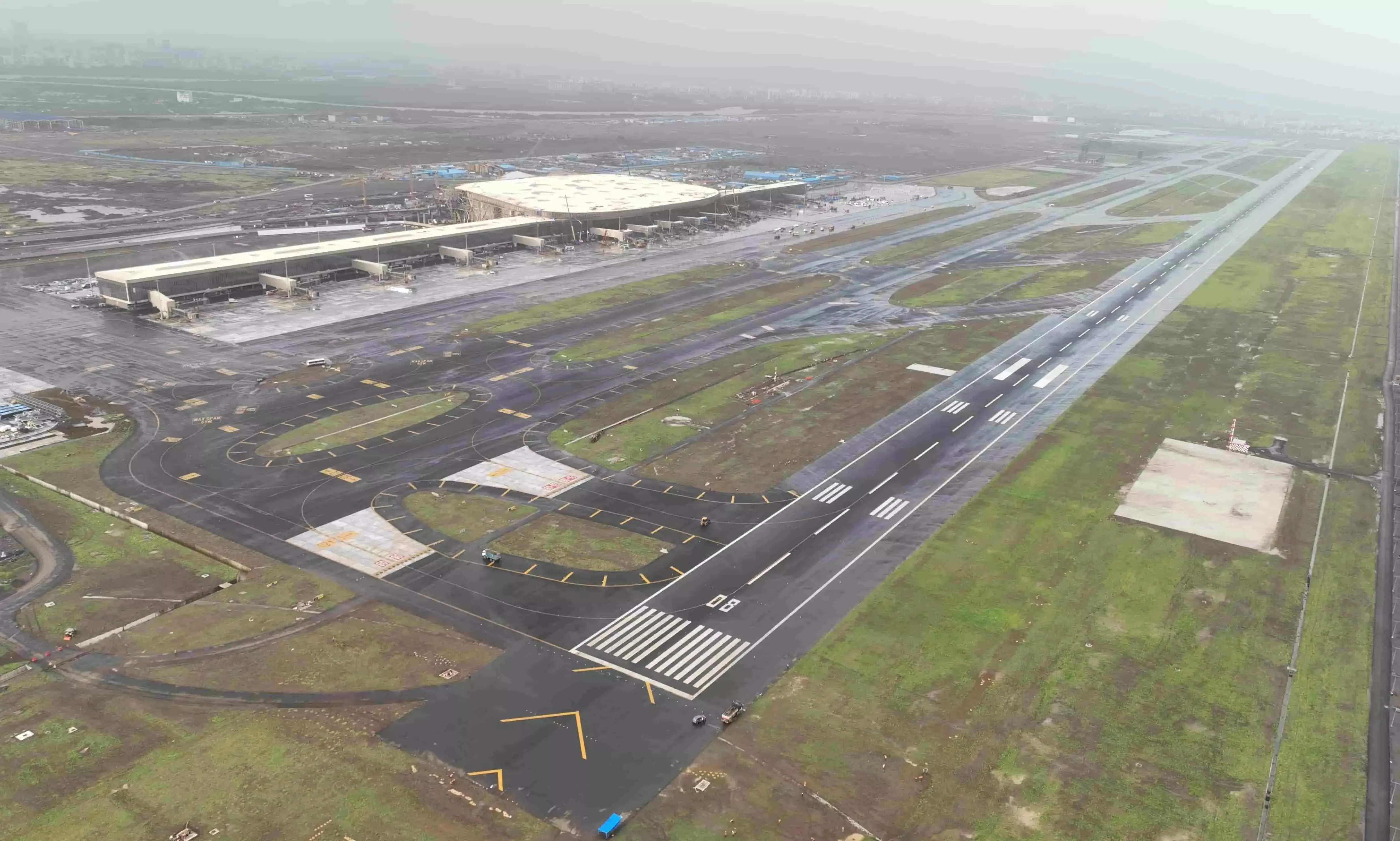 Aajchi Navi Mumbai | विमानतळावरील तिसऱ्या धावपट्टीसाठी कार्यवाही