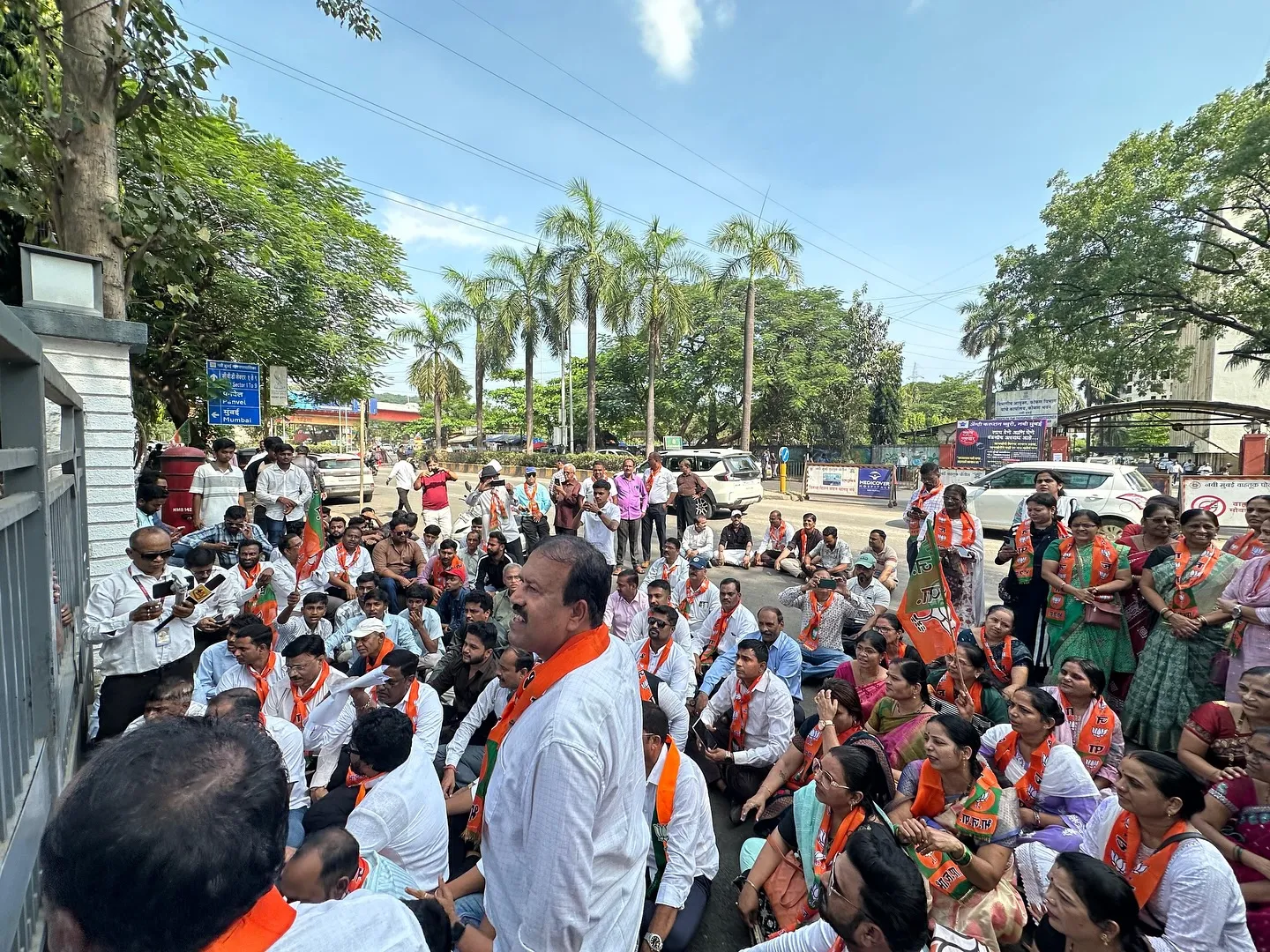 Aajchi Navi Mumbai | पाण्यासाठी नागरिकांची सिडको भवनवर धडक