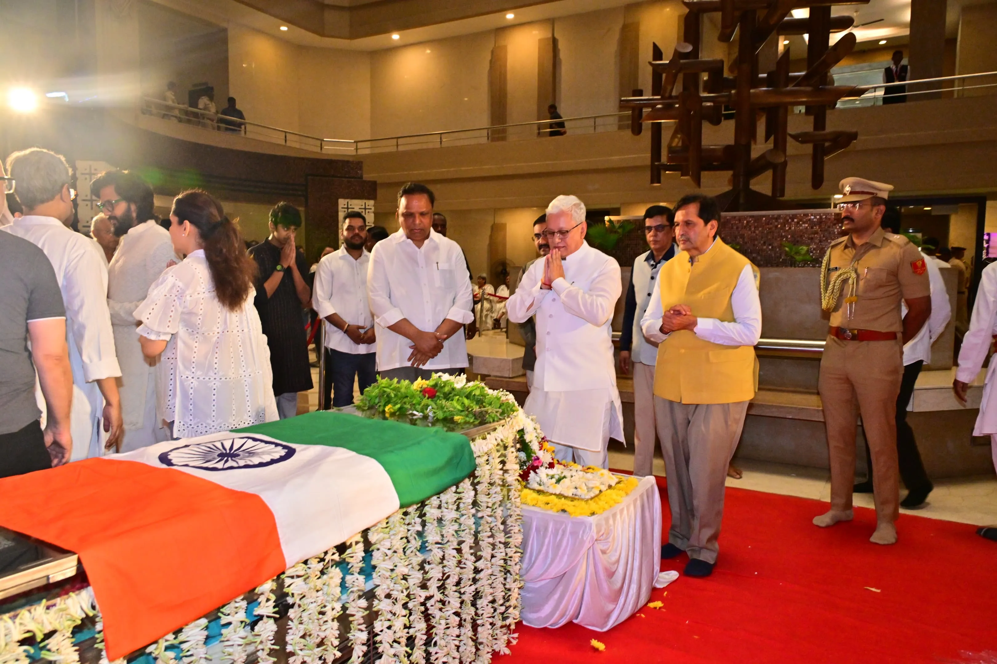 Aajchi Navi Mumbai | ज्येष्ठ गायिका आशा भोसले अनंतात विलीन