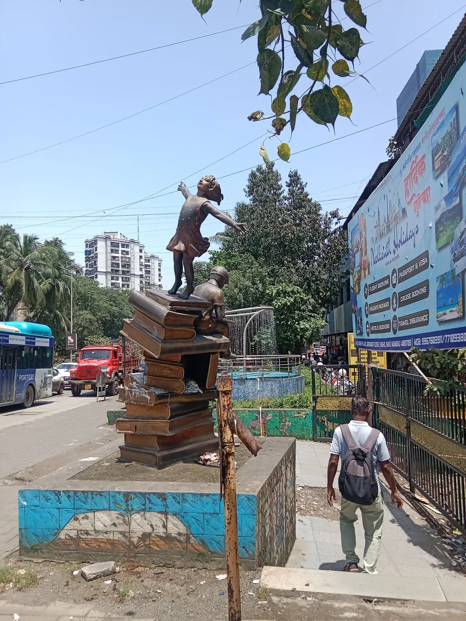 Aajchi Navi Mumbai | वाशीतील आकर्षक शिल्पाची दुरवस्था