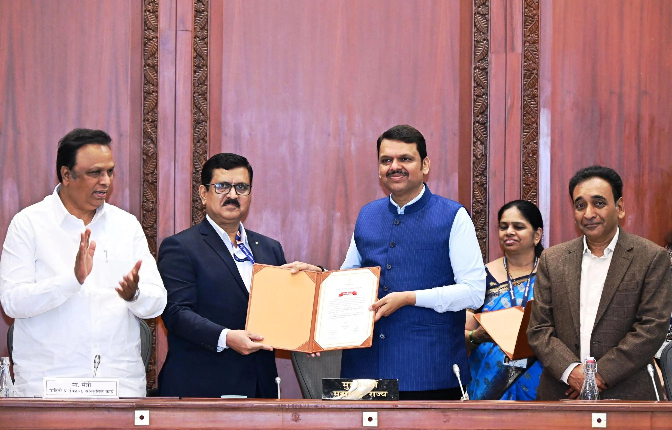 Aajchi Navi Mumbai | 813.3 किलो कपड्यांना मिळाले नवजीवन