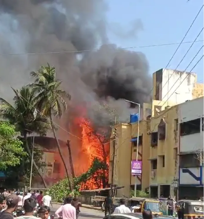 Aajchi Navi Mumbai | भंगार गोदामाला भीषण आग